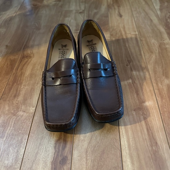 Mephisto VINTAGE Brown Leather Flats with Moccasin Stitching - Picture 2 of 3